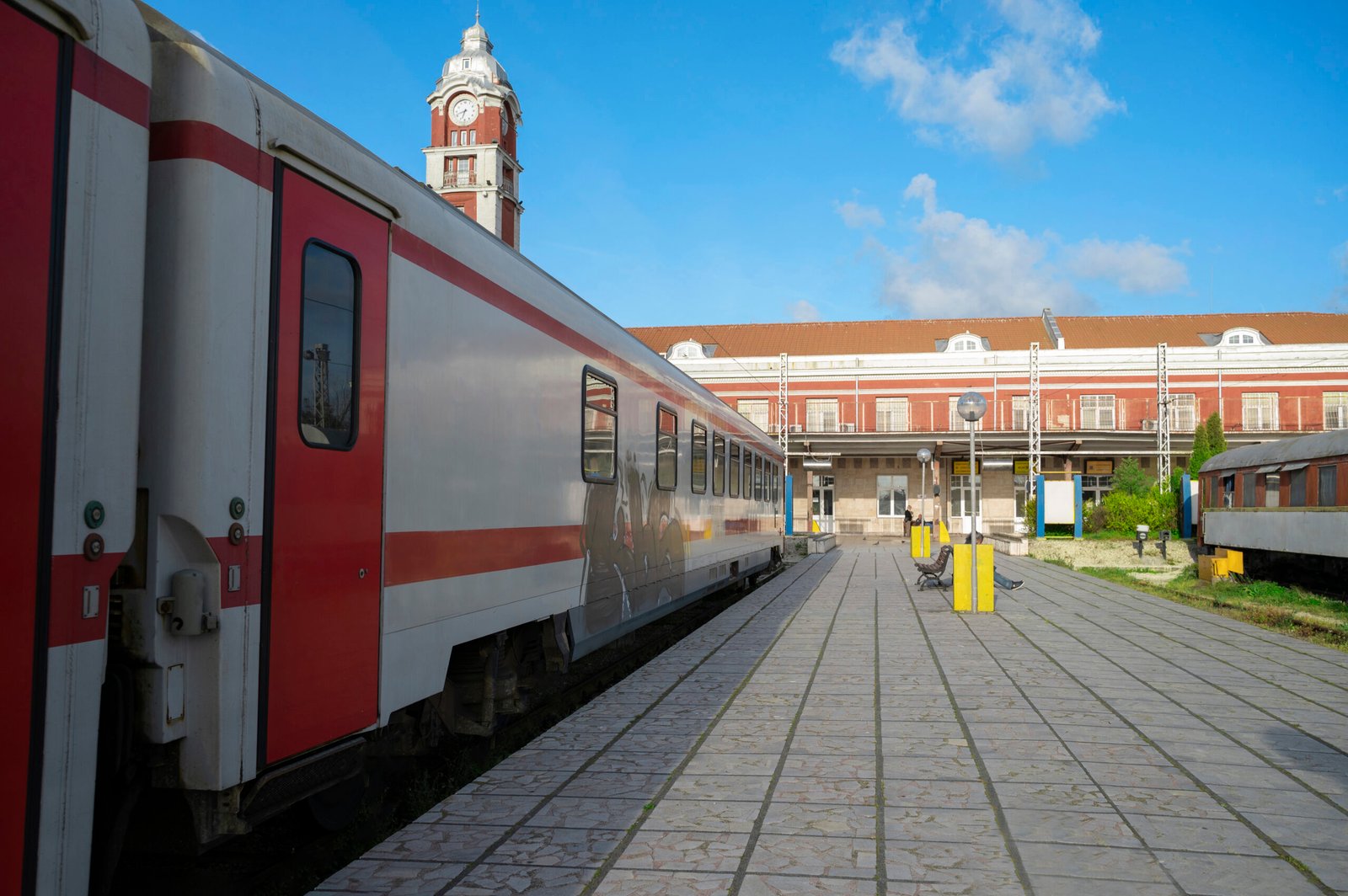 traveling-by-train-lifestyle